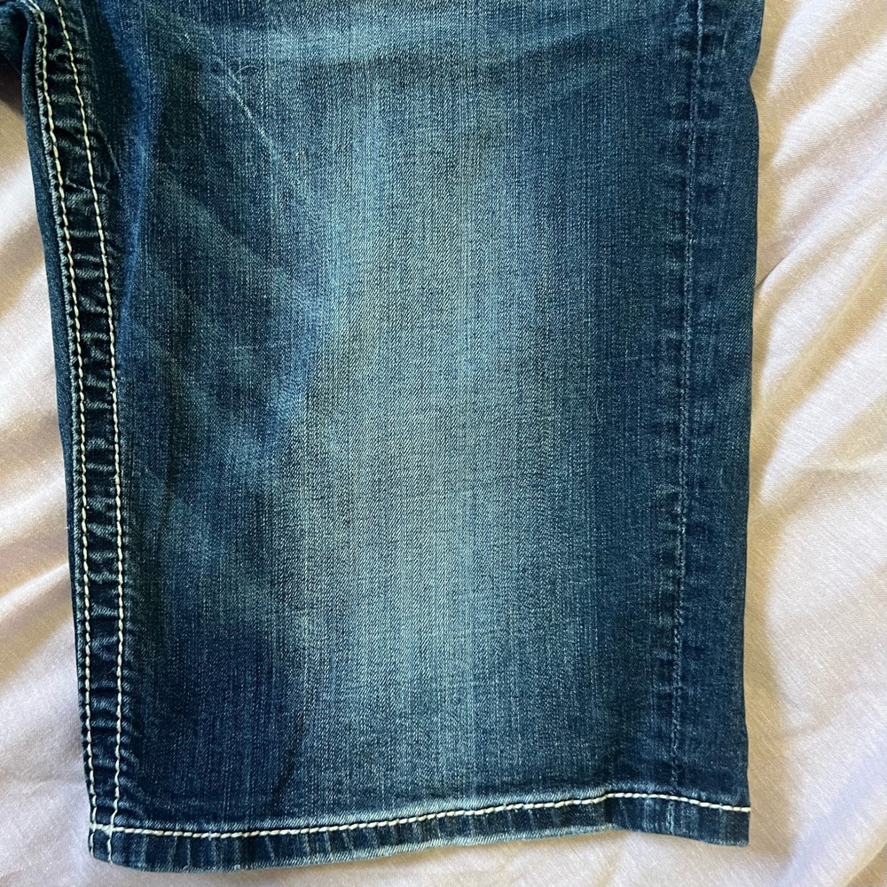 Miss Me: Mid-rise Easy Embroidered Faux Flap Pocket Bermuda Shorts - Picture 7 of 10